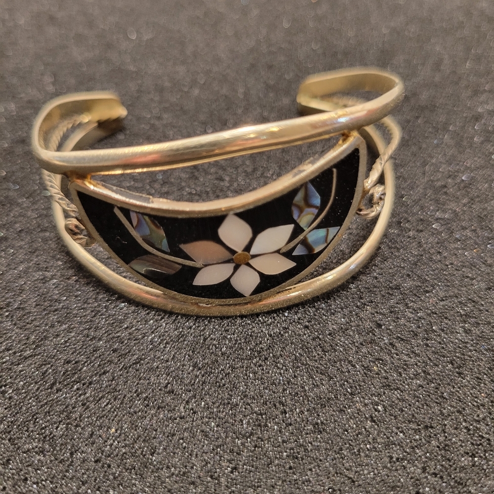 💜EUC~ STERLING SILVER MOTHER OF PEARL BRACELET